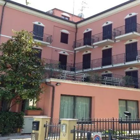 Family Vittoria * تْشيزيناتيكو