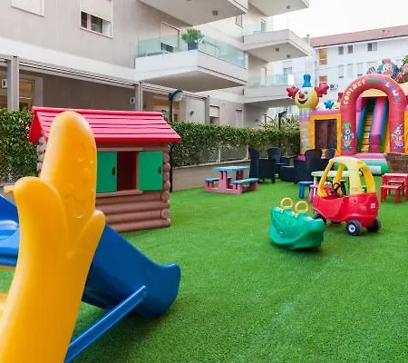 Family Vittoria فندق